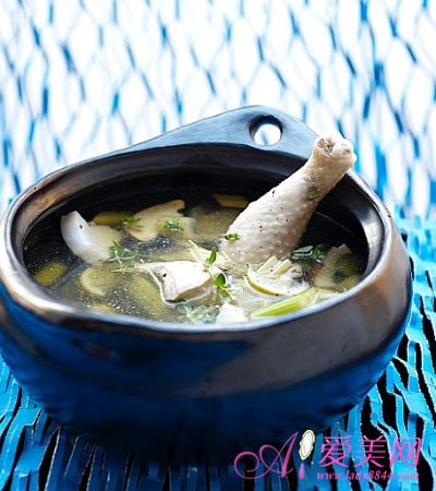 首乌枸杞鸡肉汤