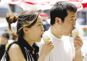 反复长针眼或因睡眠少 肝火旺多吃瓜类降火气