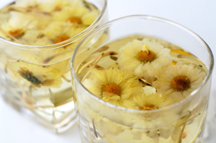 眼睛干涩花茶帮忙：枸杞茶养肝 菊花茶泄肝火